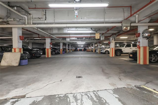 67-38 108th Street C17, Forest Hills, NY 11375