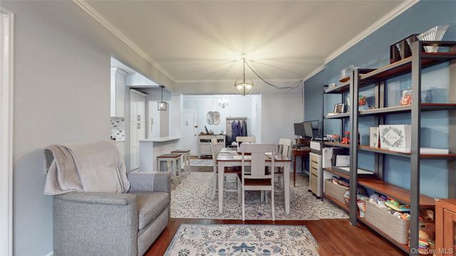 67-38 108th Street C17, Forest Hills, NY 11375