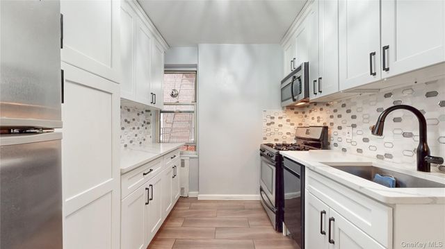 67-38 108th Street C17, Forest Hills, NY 11375