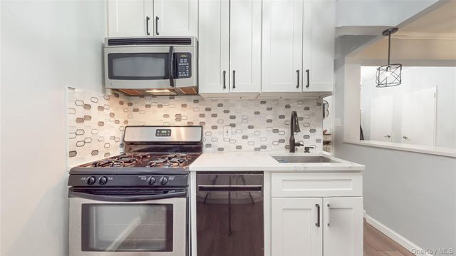 67-38 108th Street C17, Forest Hills, NY 11375
