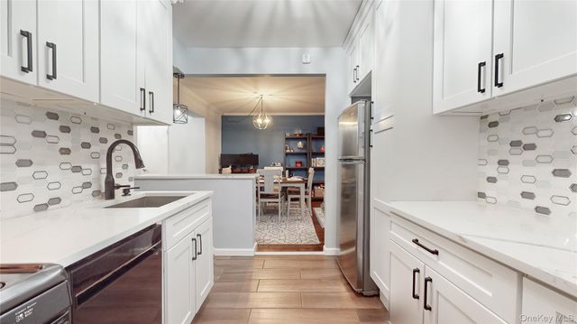 67-38 108th Street C17, Forest Hills, NY 11375