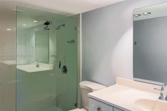 3200 N Palm Aire Dr 207, Pompano Beach, FL 33069