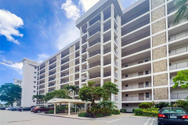 3200 N Palm Aire Dr 207, Pompano Beach, FL 33069
