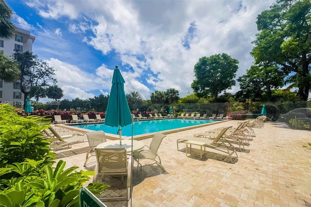 3200 N Palm Aire Dr 207, Pompano Beach, FL 33069