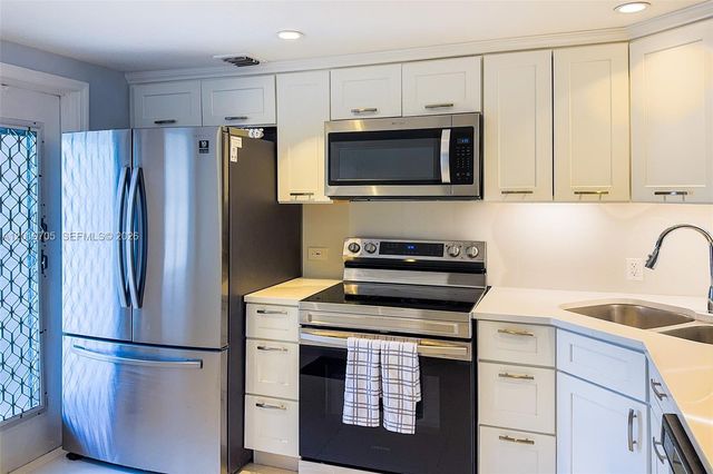 3200 N Palm Aire Dr 207, Pompano Beach, FL 33069