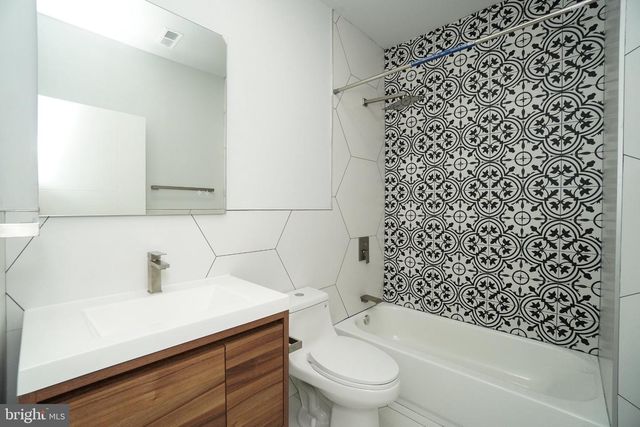 4303 FAIRMOUNT AVE, Philadelphia, PA 19104