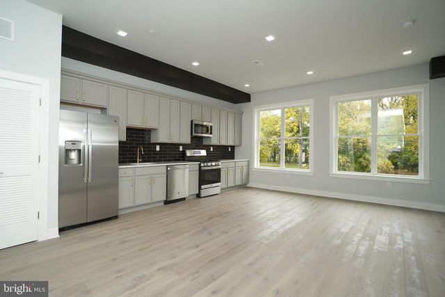4303 FAIRMOUNT AVE, Philadelphia, PA 19104
