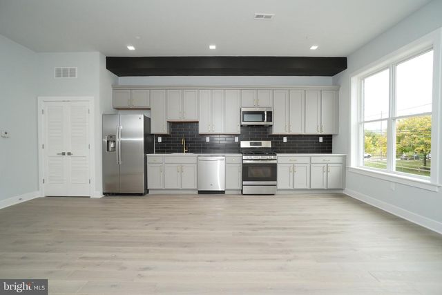 4303 FAIRMOUNT AVE, Philadelphia, PA 19104