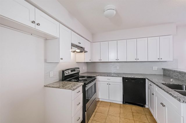 11983 Bob White Drive 17-852, Houston, TX 77035