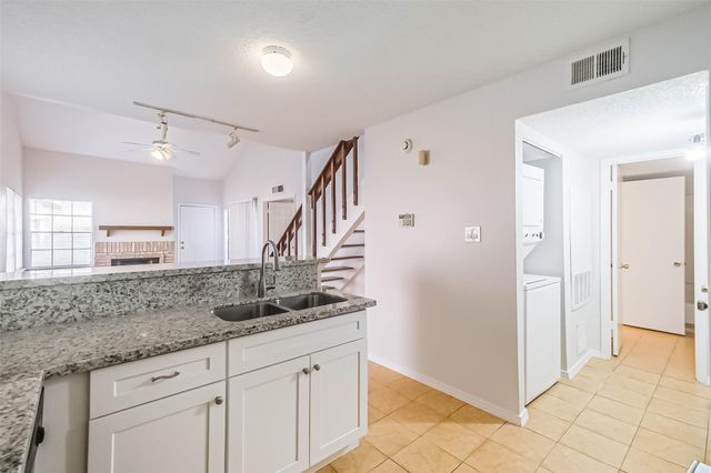 11983 Bob White Drive 17-852, Houston, TX 77035