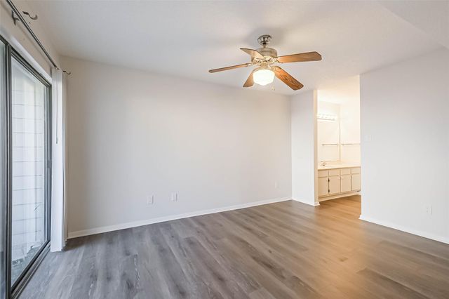 11983 Bob White Drive 17-852, Houston, TX 77035