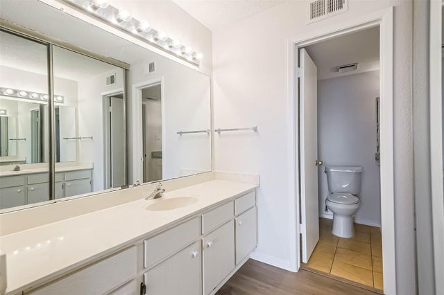 11983 Bob White Drive 17-852, Houston, TX 77035