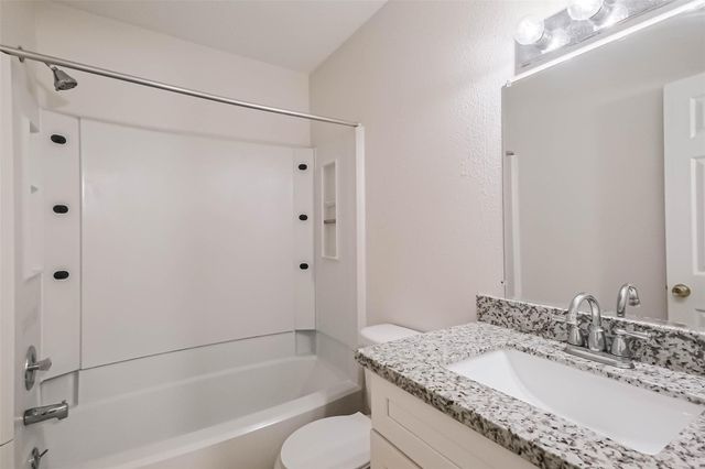 11983 Bob White Drive 17-852, Houston, TX 77035