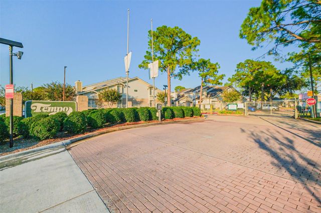 11983 Bob White Drive 17-852, Houston, TX 77035