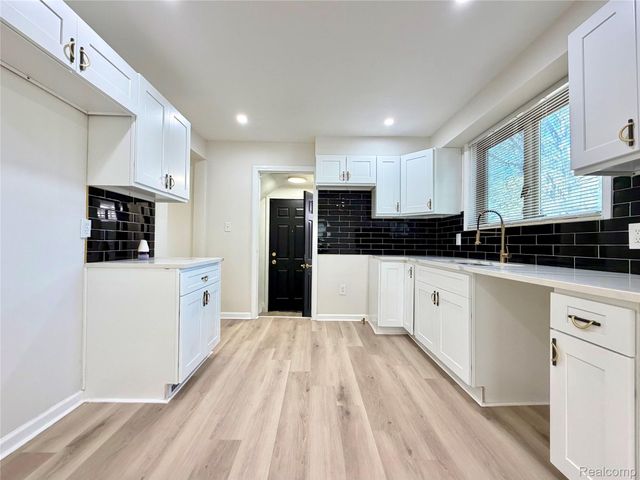 7200 W Outer Drive, Detroit, MI 48235