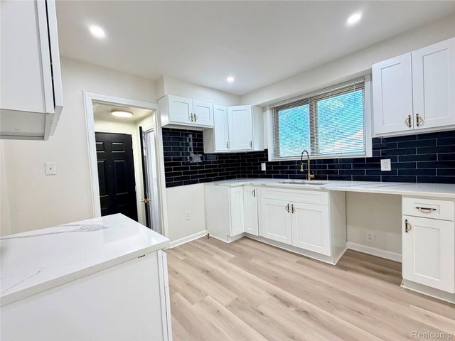 7200 W Outer Drive, Detroit, MI 48235