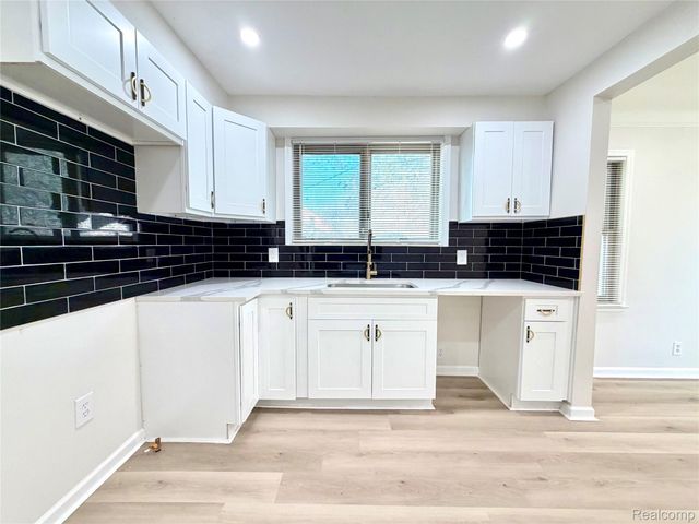 7200 W Outer Drive, Detroit, MI 48235