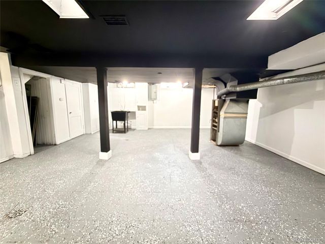 7200 W Outer Drive, Detroit, MI 48235