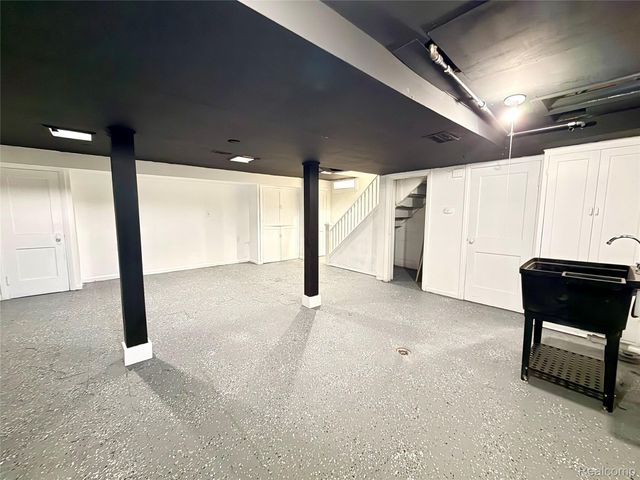 7200 W Outer Drive, Detroit, MI 48235