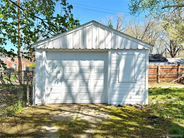7200 W Outer Drive, Detroit, MI 48235