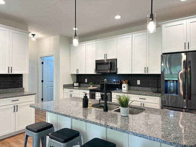 55 MCILWEE LN, Staunton, VA 24401