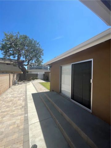 622 Indianapolis Avenue, Huntington Beach, CA 92648