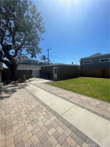 622 Indianapolis Avenue, Huntington Beach, CA 92648