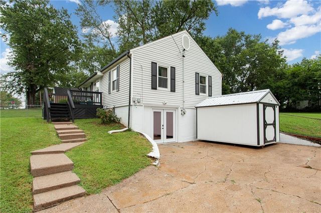 7711 Longwood Avenue, Kansas City, KS 66109