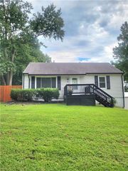 7711 Longwood Avenue, Kansas City, KS 66109