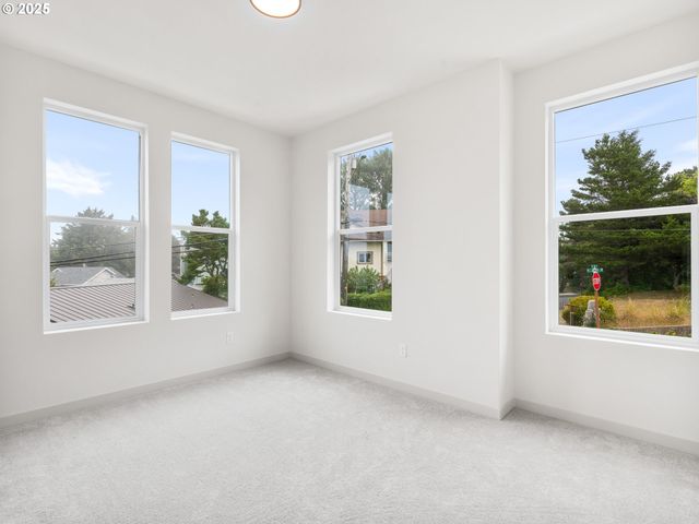 305 Se Jetty Ave, Lincoln City, OR 97367