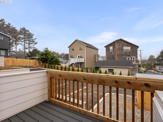 305 Se Jetty Ave, Lincoln City, OR 97367
