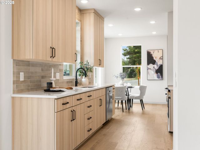 305 Se Jetty Ave, Lincoln City, OR 97367