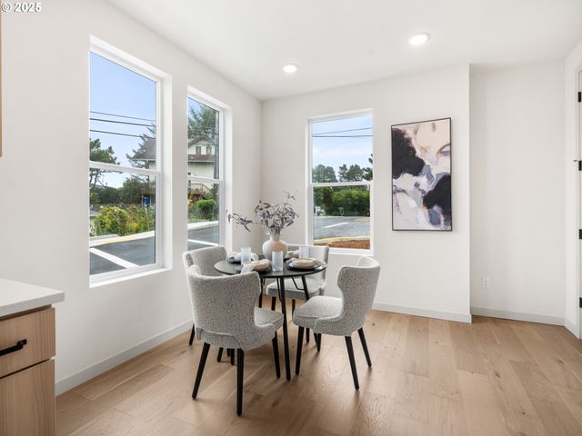 305 Se Jetty Ave, Lincoln City, OR 97367