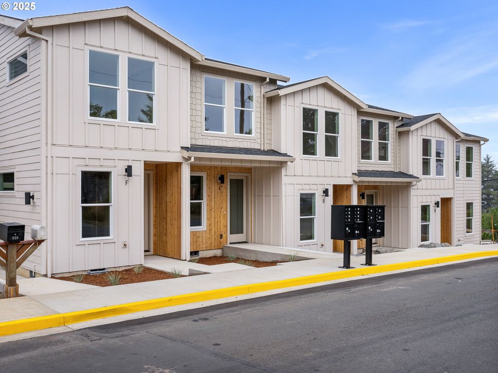 305 Se Jetty Ave, Lincoln City, OR 97367