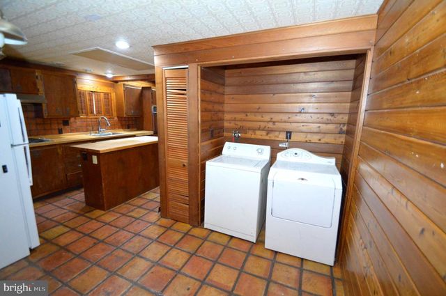 105 THOMPSON ST, Burlington, NJ 08016