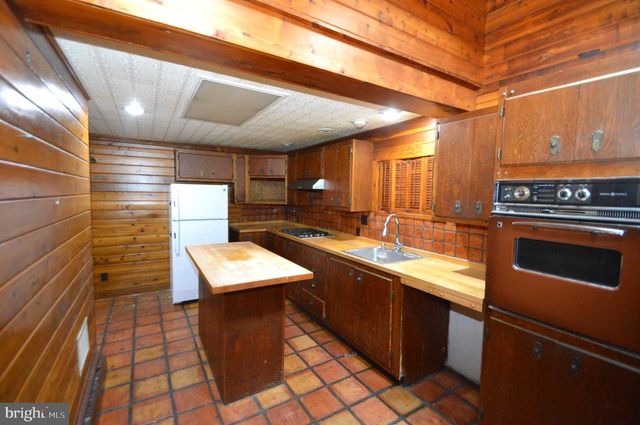 105 THOMPSON ST, Burlington, NJ 08016