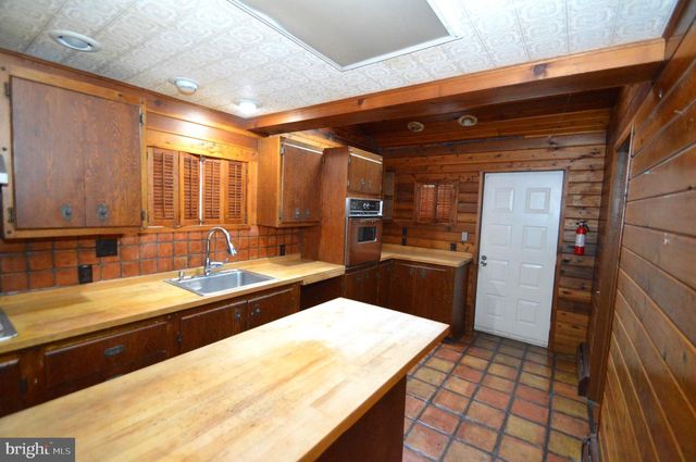 105 THOMPSON ST, Burlington, NJ 08016