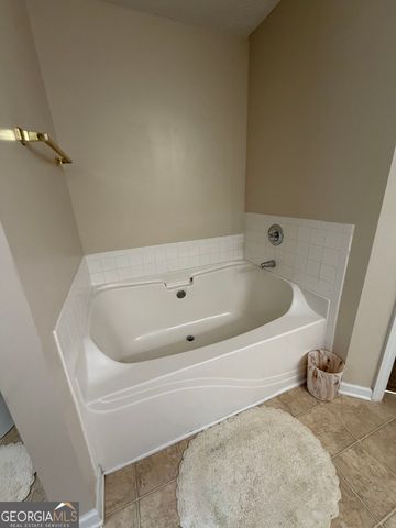 667 Lakes Circle, Lithonia, GA 30058