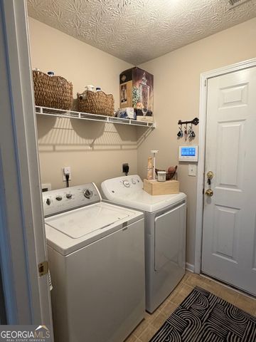 667 Lakes Circle, Lithonia, GA 30058