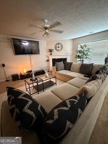 667 Lakes Circle, Lithonia, GA 30058