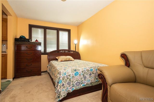 75 Fairoaks Lane, Cheektowaga, NY 14227