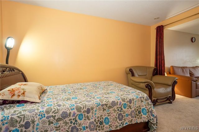 75 Fairoaks Lane, Cheektowaga, NY 14227