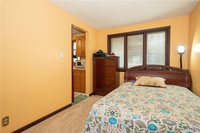 75 Fairoaks Lane, Cheektowaga, NY 14227