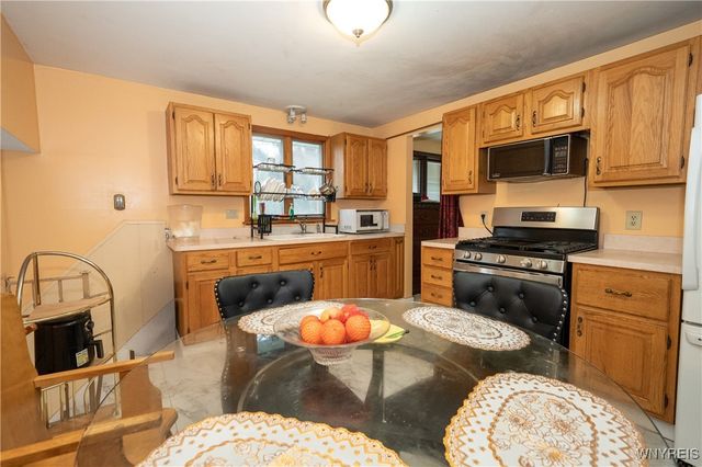 75 Fairoaks Lane, Cheektowaga, NY 14227