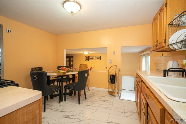 75 Fairoaks Lane, Cheektowaga, NY 14227