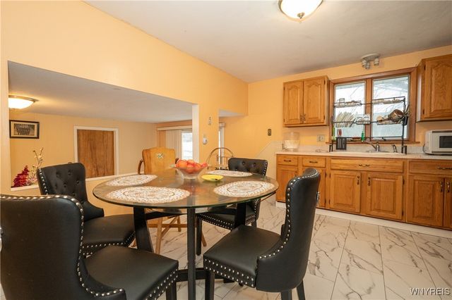 75 Fairoaks Lane, Cheektowaga, NY 14227