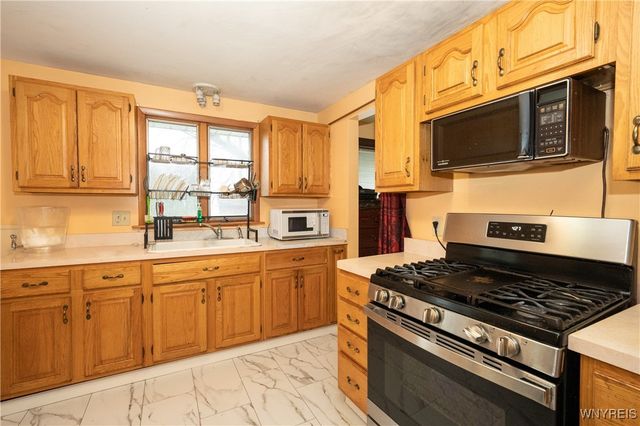 75 Fairoaks Lane, Cheektowaga, NY 14227