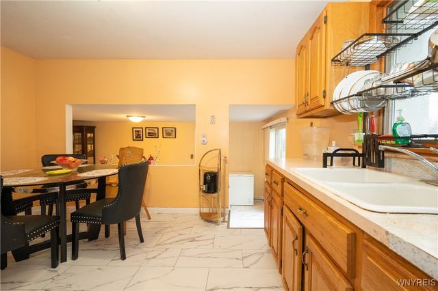 75 Fairoaks Lane, Cheektowaga, NY 14227