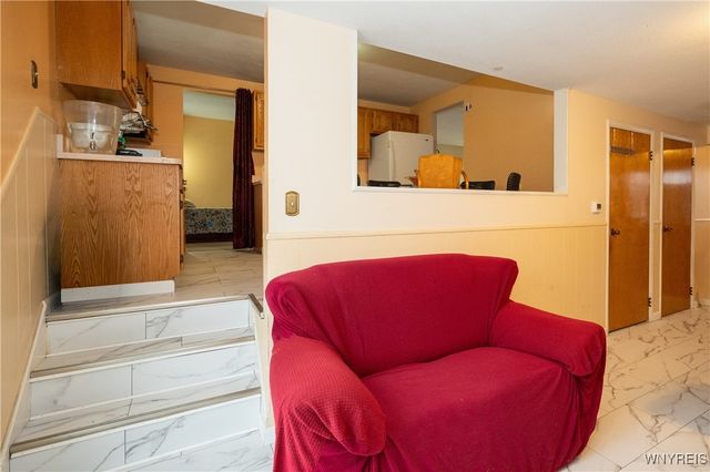 75 Fairoaks Lane, Cheektowaga, NY 14227