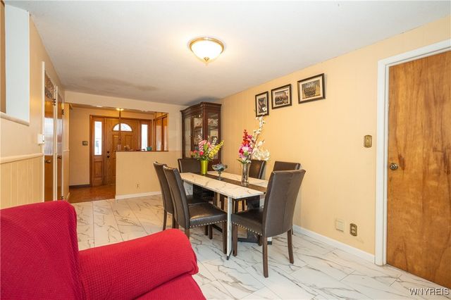 75 Fairoaks Lane, Cheektowaga, NY 14227